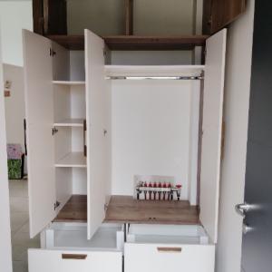 Fabrication sur mesure placard meuble d'entrée couloir ASSUREMENT BOIS