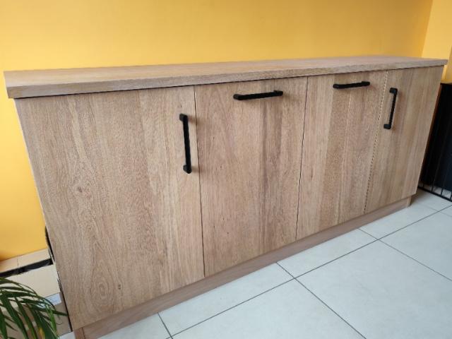fabrication sur mesure d'un buffet en chêne ASSUREMENT BOIS