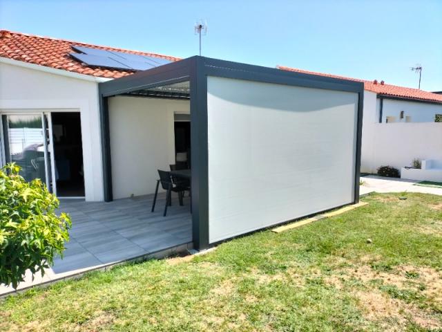 Installation d'une pergolas en aluminium sur la commune de CHALLANS