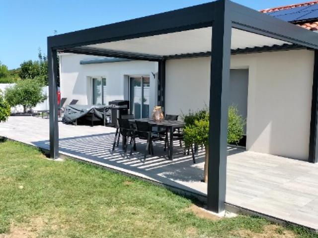 Installation d'une pergolas en aluminium sur la commune de CHALLANS